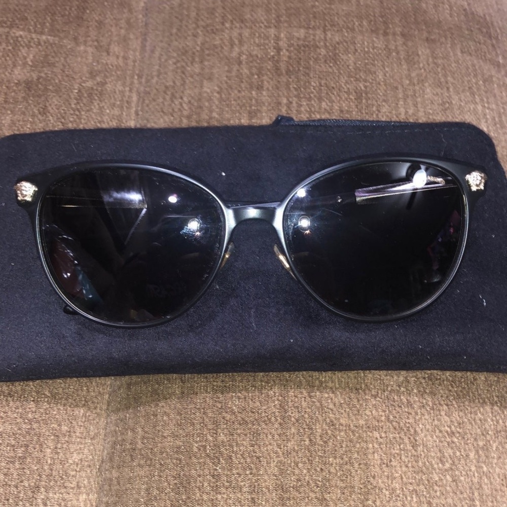Brand New ladies Versace polarized Sunglasses